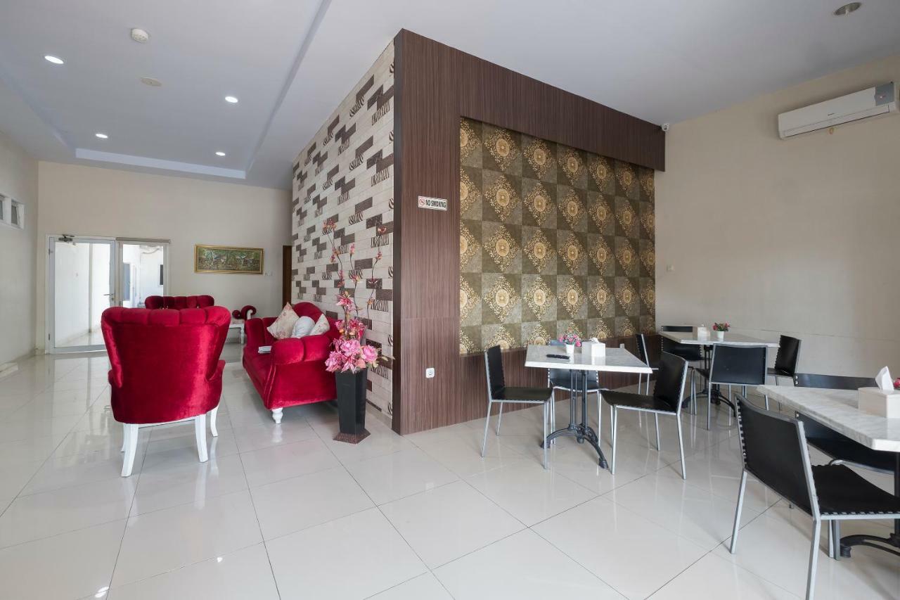 Hotel Astra Novilia Makassar Extérieur photo