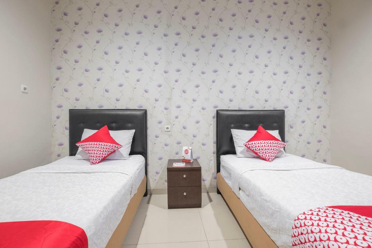 Hotel Astra Novilia Makassar Extérieur photo