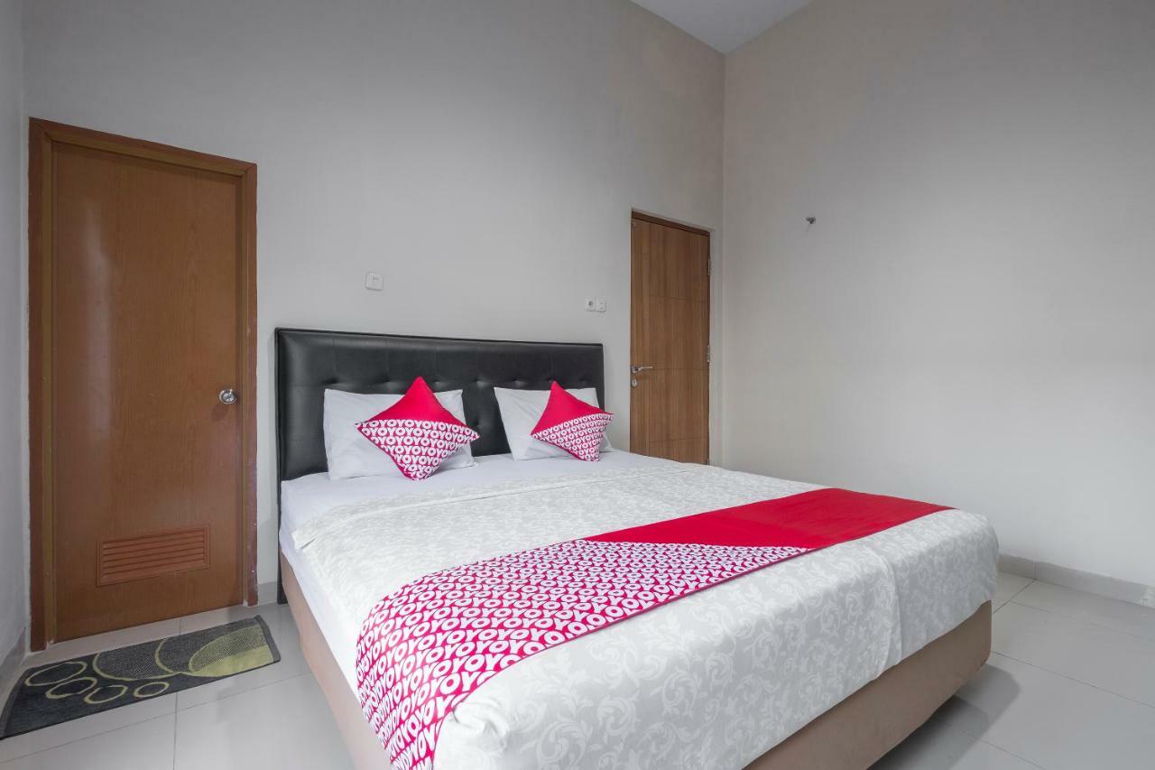 Hotel Astra Novilia Makassar Extérieur photo