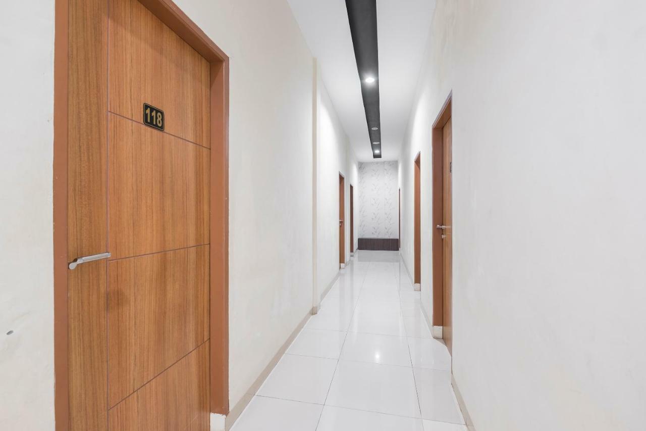 Hotel Astra Novilia Makassar Extérieur photo