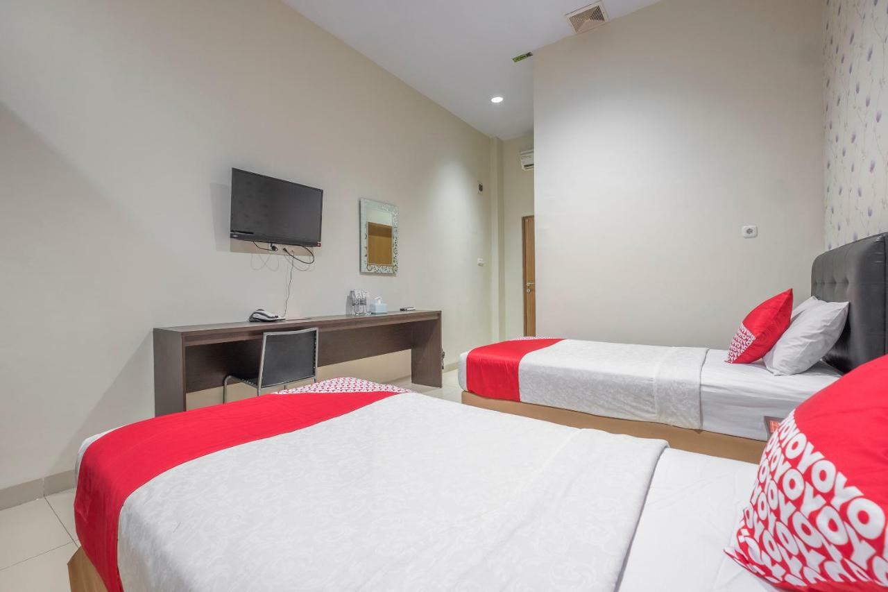 Hotel Astra Novilia Makassar Extérieur photo