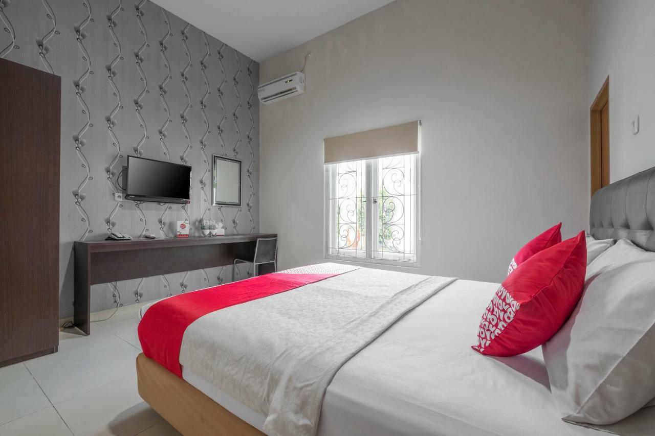 Hotel Astra Novilia Makassar Extérieur photo