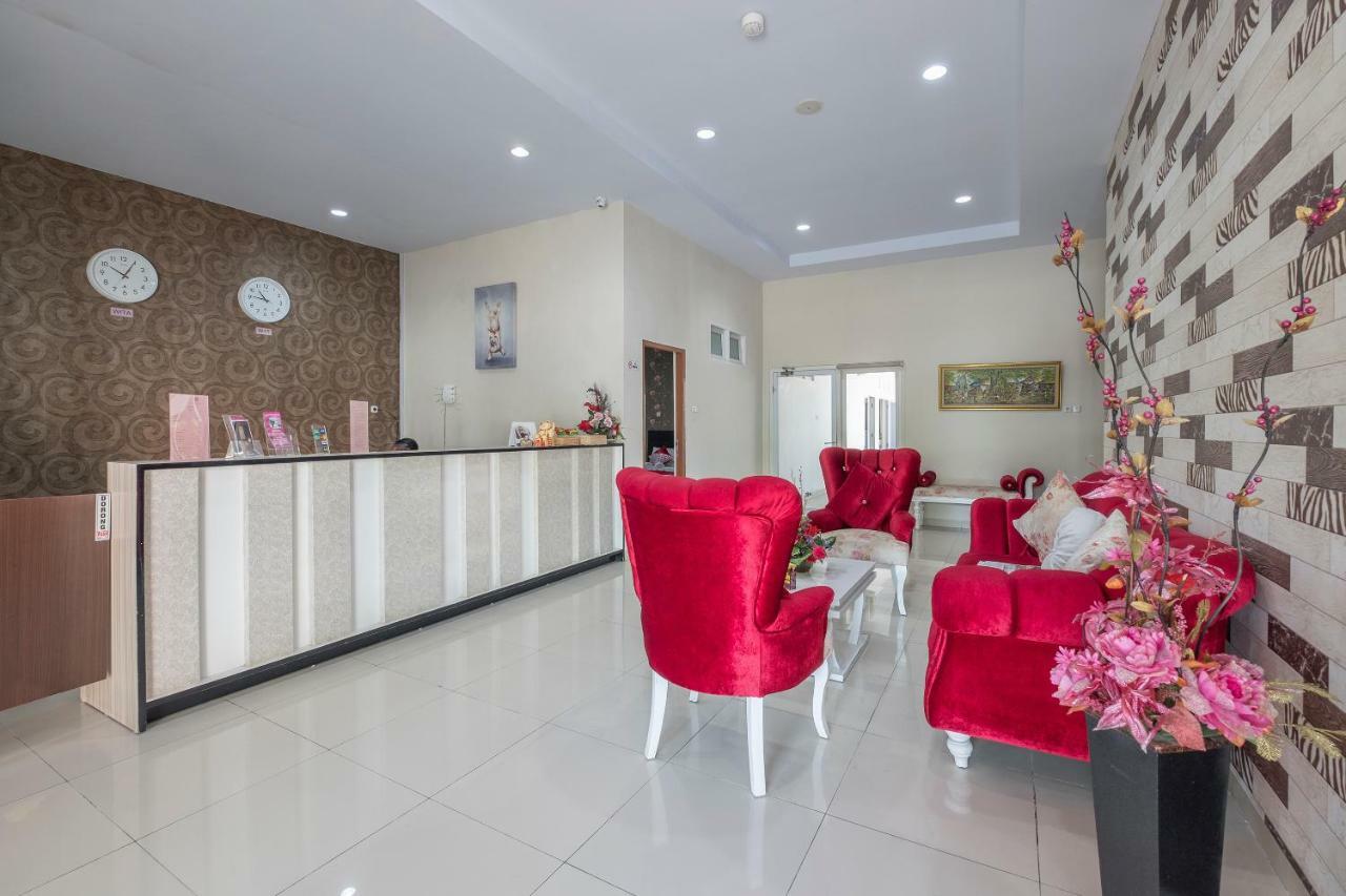 Hotel Astra Novilia Makassar Extérieur photo