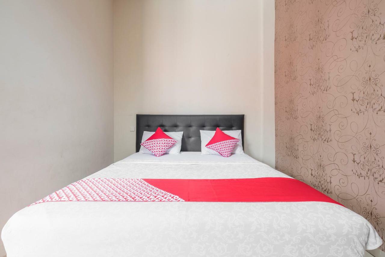 Hotel Astra Novilia Makassar Extérieur photo