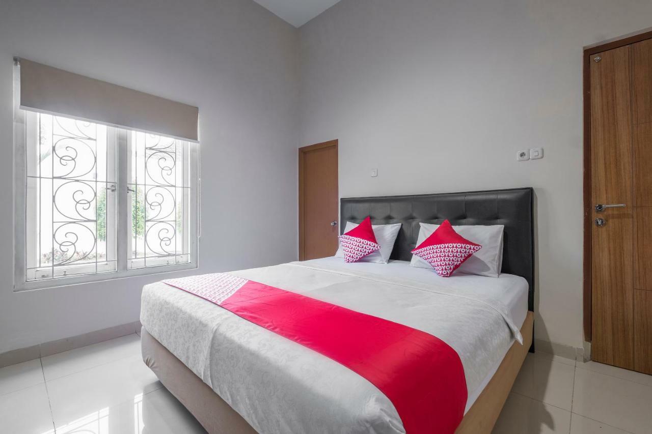 Hotel Astra Novilia Makassar Extérieur photo