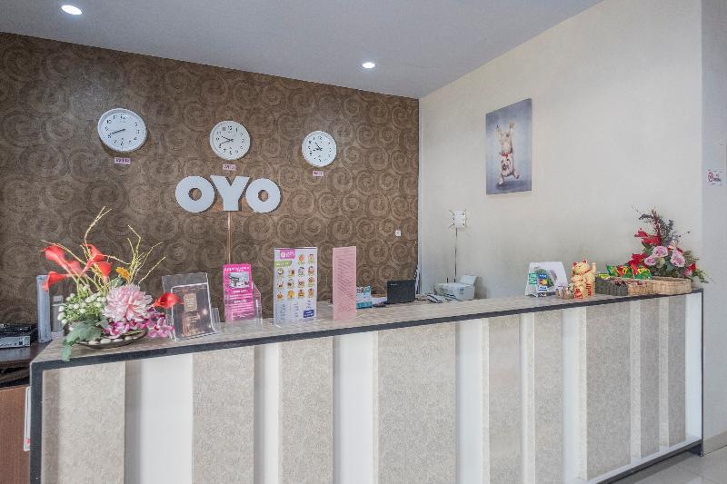 Hotel Astra Novilia Makassar Extérieur photo