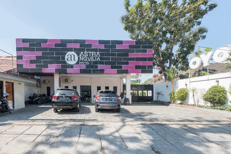 Hotel Astra Novilia Makassar Extérieur photo