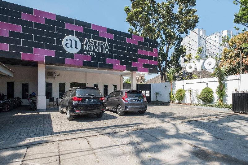 Hotel Astra Novilia Makassar Extérieur photo