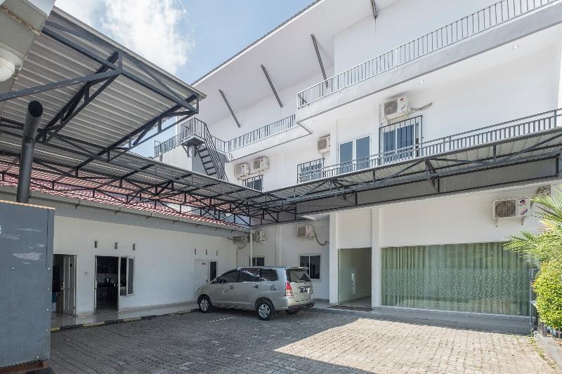 Hotel Astra Novilia Makassar Extérieur photo